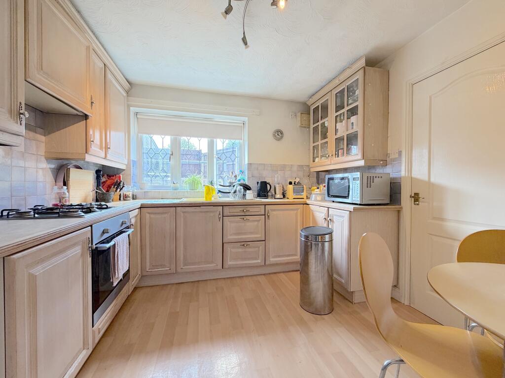 House in Wolverhampton, West Midlands - More