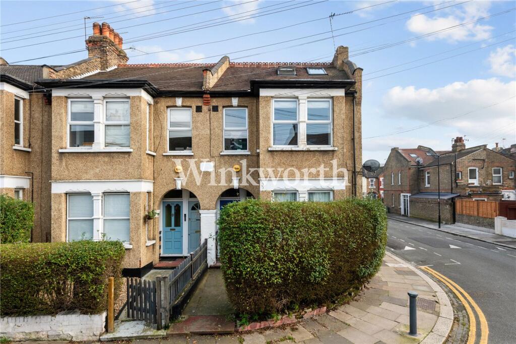 3-bed flat on Abbotsford Avenue, London, N15, £550,000