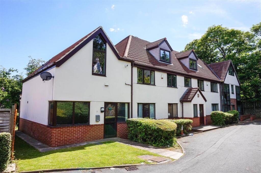 Main image of property: Flat 12a Headingley House, 96 Ash Road, Leeds