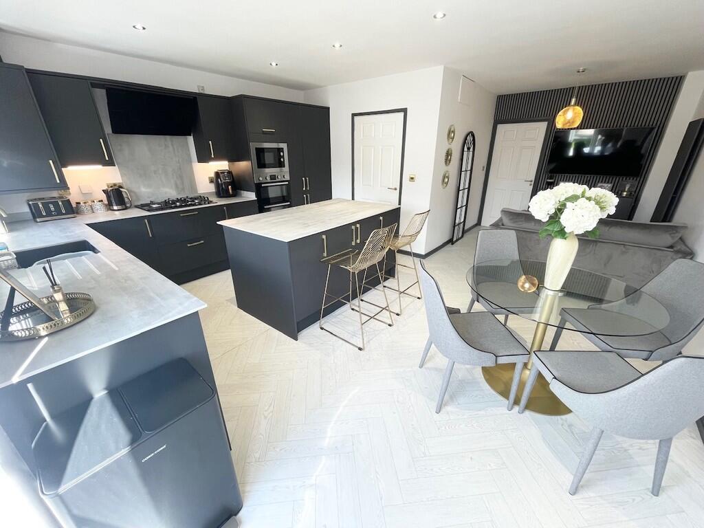 House in Pudsey, Farsley Beck Bottom, Rodley - View 2