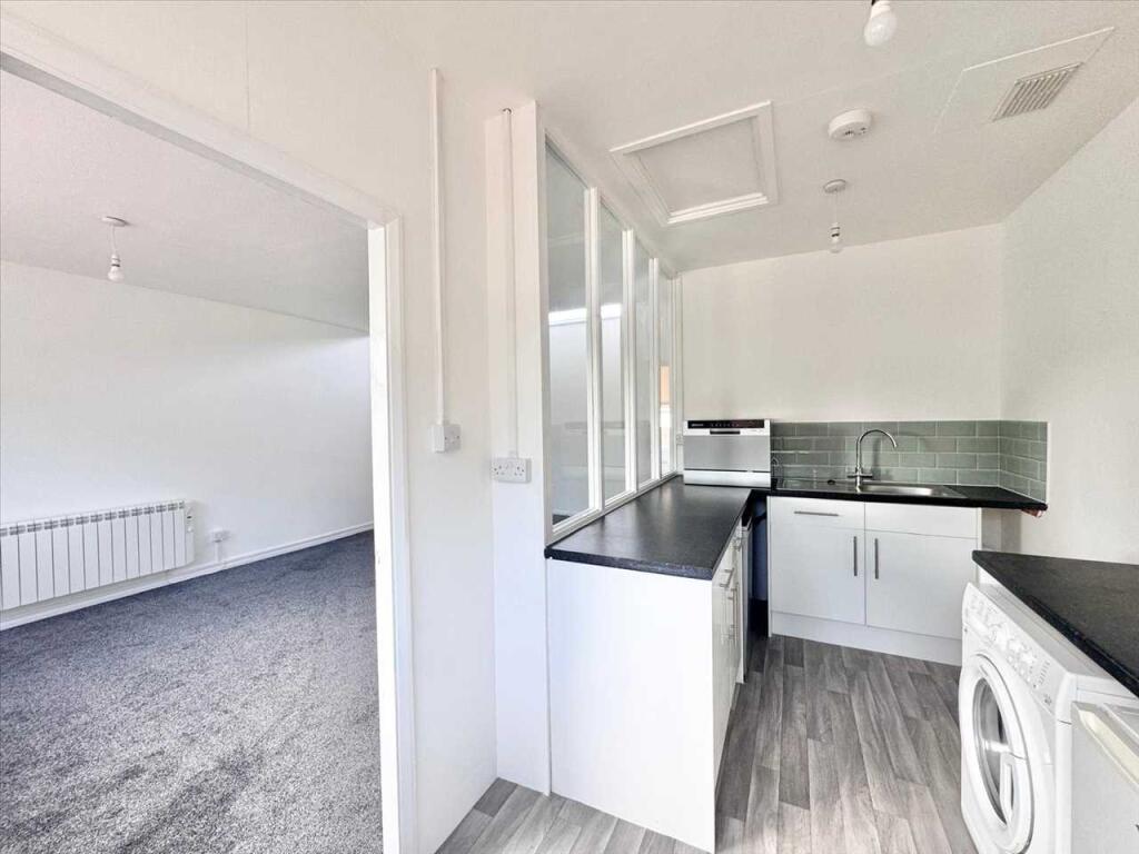 Apartment in Rushcliffe, Keyworth - View 5
