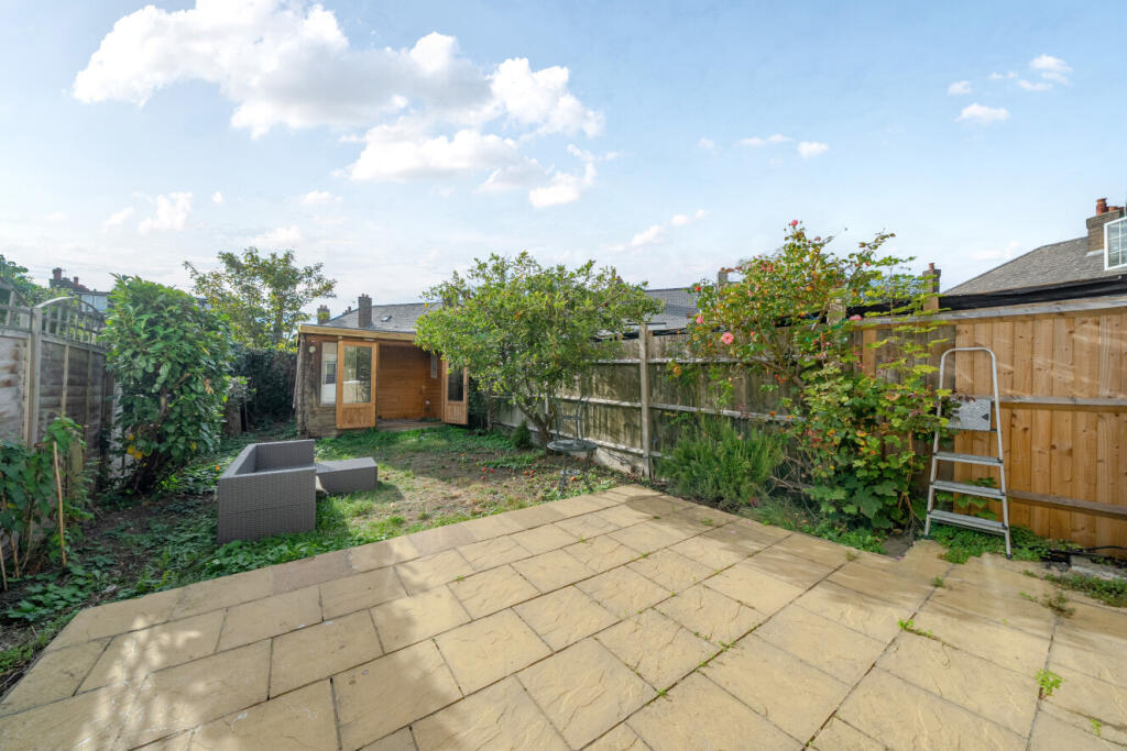 House in London, Summerstown - View 2