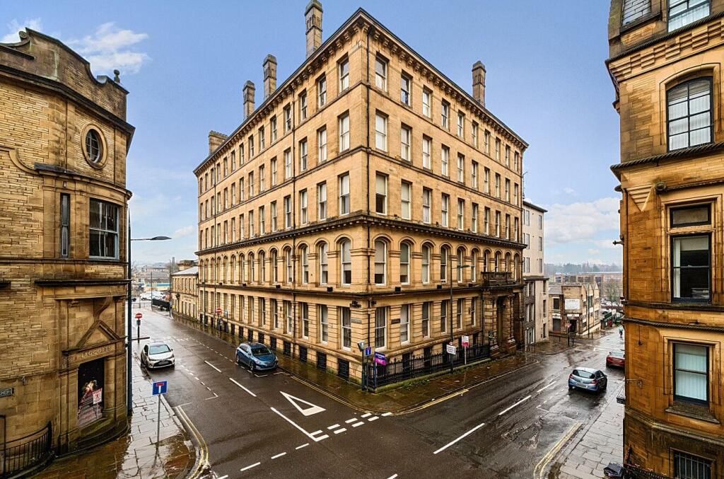 Flat 14 Behrens Warehouse, 26 East Parade, Bradford, BD1 5HD photo 2