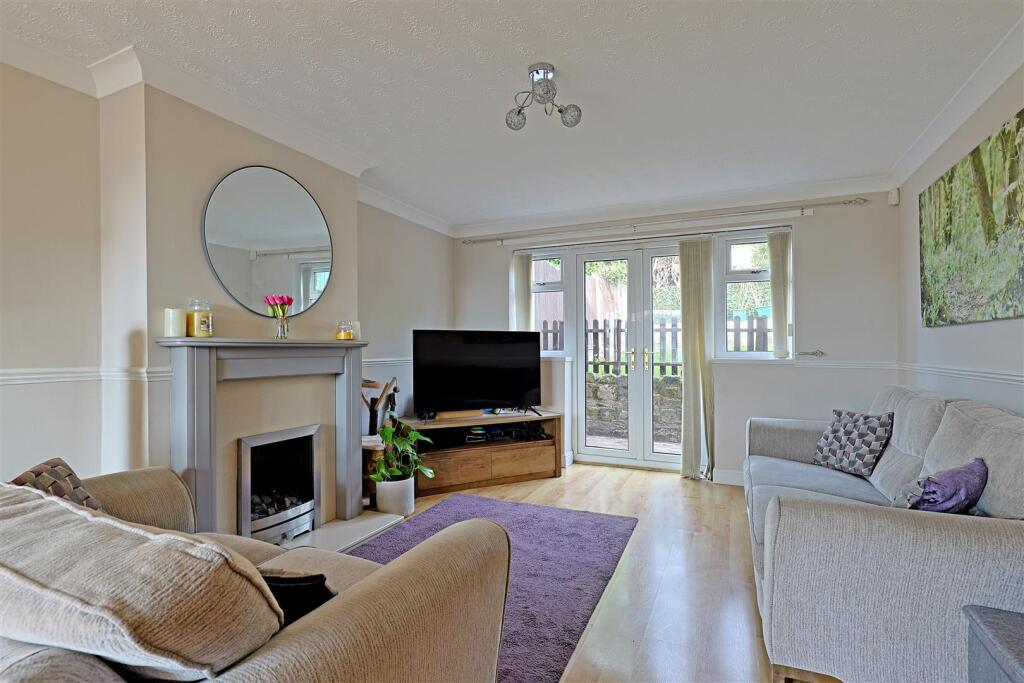 Fishponds Close, Wingerworth, Chesterfield photo 3