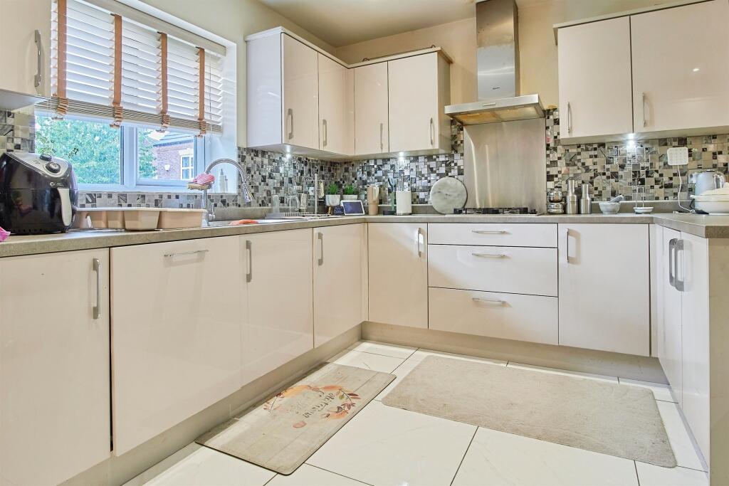 Bhullar Way, OLDBURY photo 5