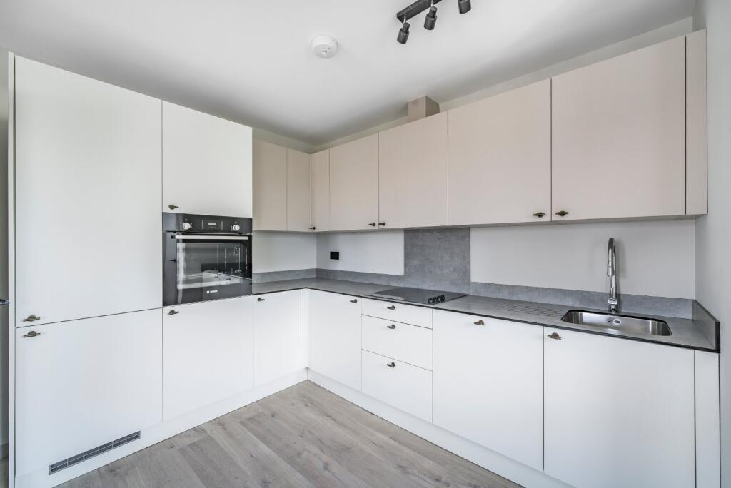Apartment in Twickenham - View 4