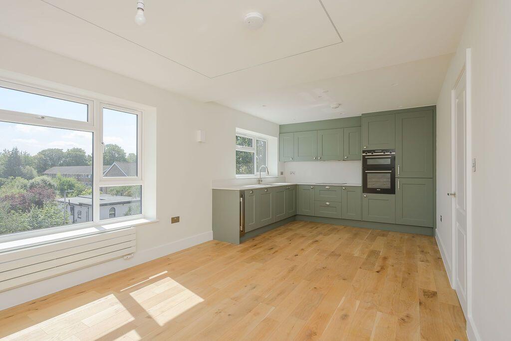Apartment in Sutton - More