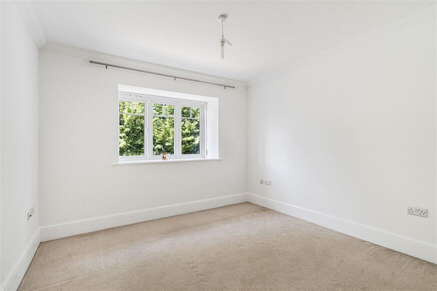 Apartment in Harpenden, Southdown - More