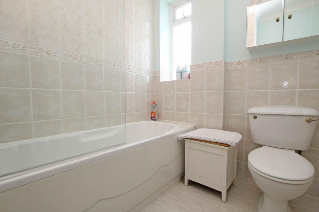 Apartment in Eastbourne, East Sussex - View 4