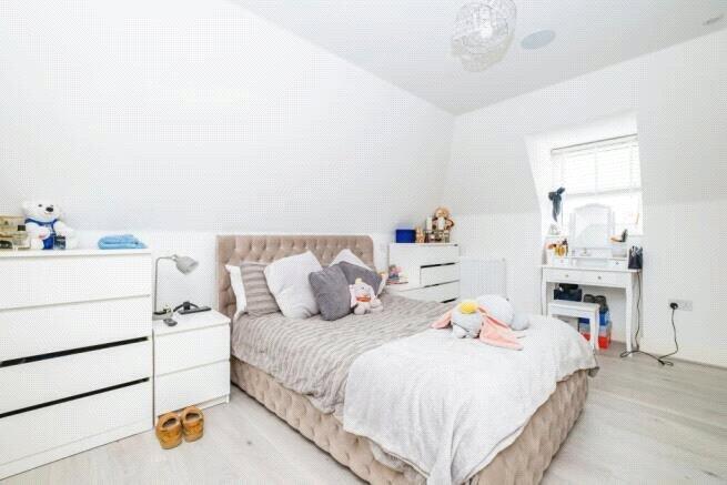 Apartment in Kingston upon Thames - View 3