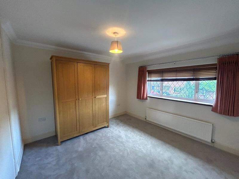 Cedar Way, Guildford, Surrey, GU1 photo 4
