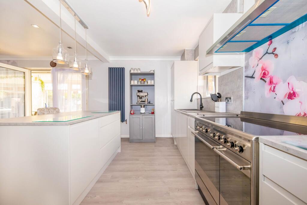 House in Rushmoor, Farnborough - More