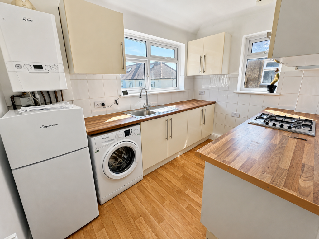 Apartment in Bromley - View 4
