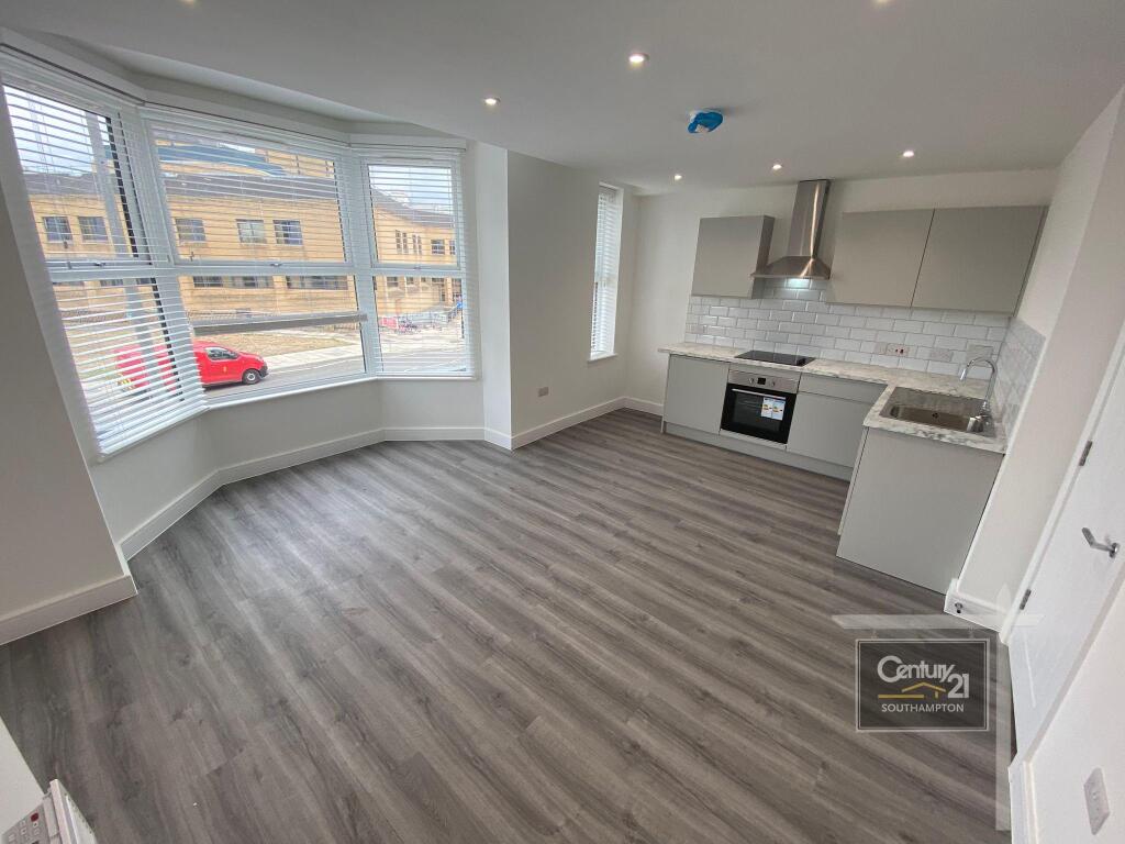 Apartment in Southampton - View 3