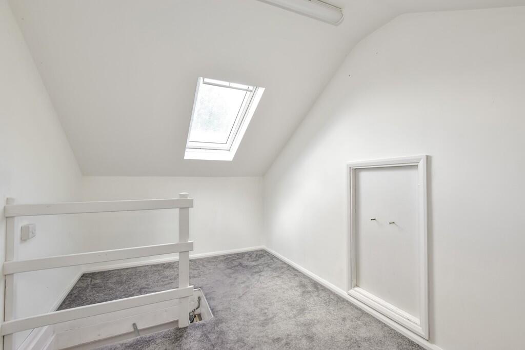 Apartment in Watford, Hertfordshire - View 4