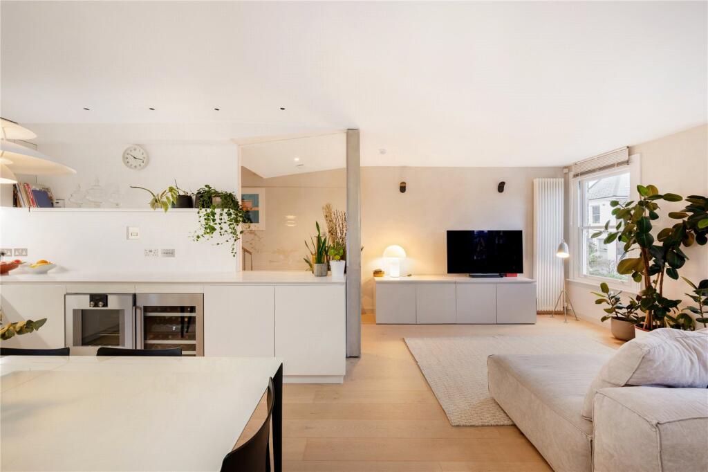 Main image of property: Broomwood Road, Between the Commons, SW11