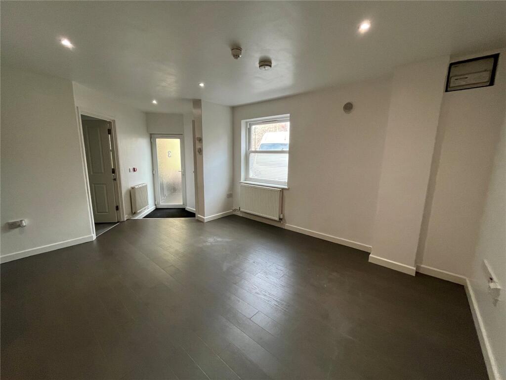 Additional image 2 of Two-Bedroom Apartment in the Heart of Shepton Mallet