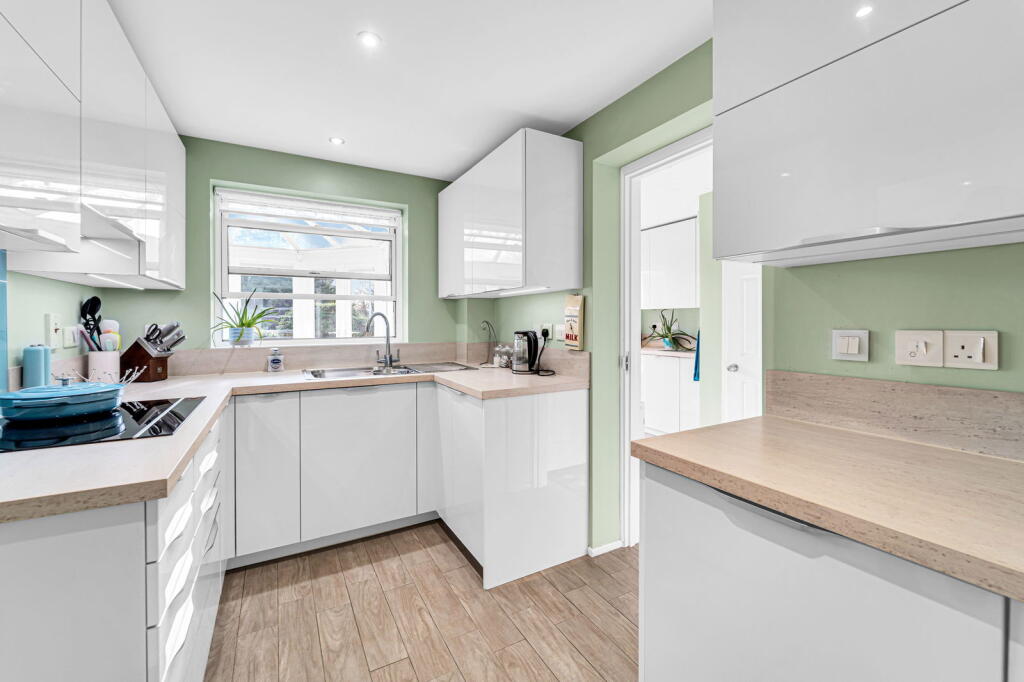 House in Binfield, Bracknell Forest - More