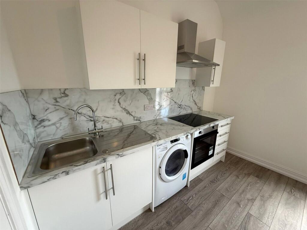 Apartment in Sefton, Liverpool City Region - View 3