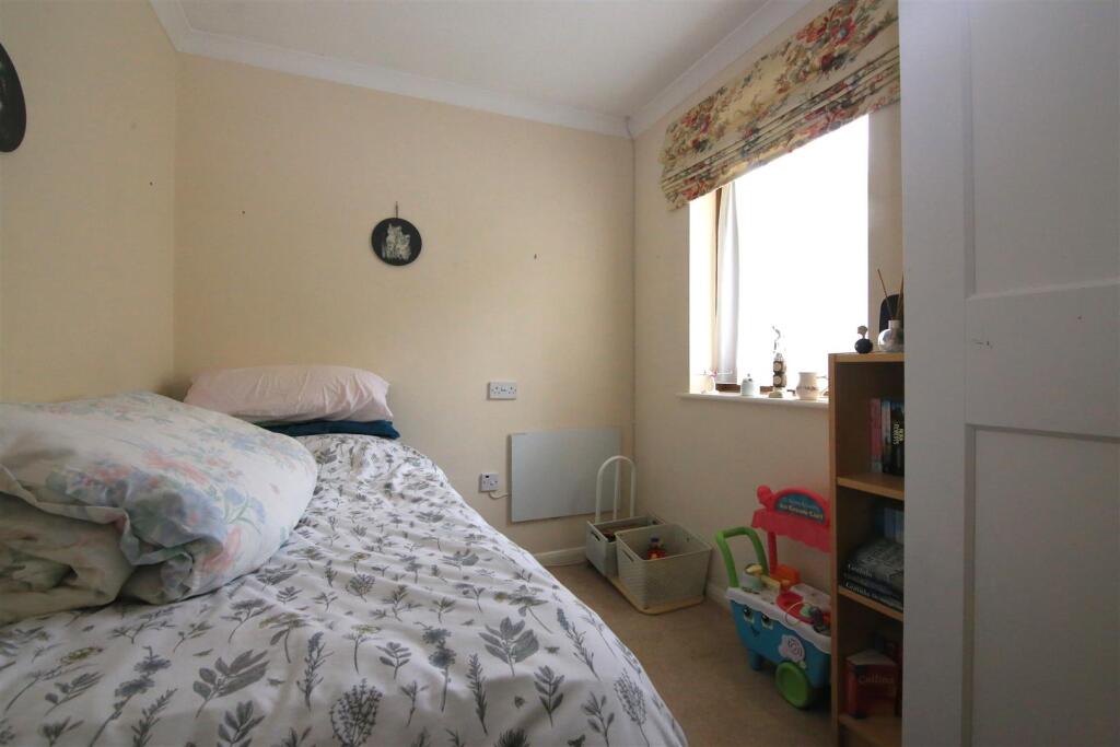 House in Rugby, Dunchurch - More