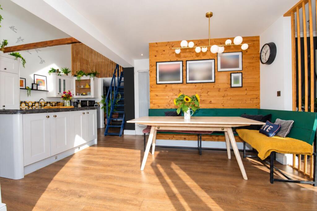 House in Rugby, Warwickshire - View 4