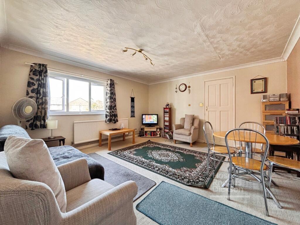 Apartment in Portsmouth, Newport - View 4