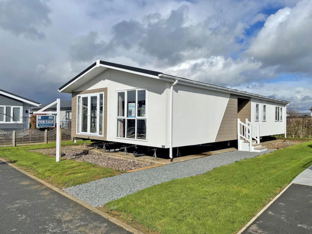 2-bed caravan on Broadway, Worcestershire, WR12, £299,950