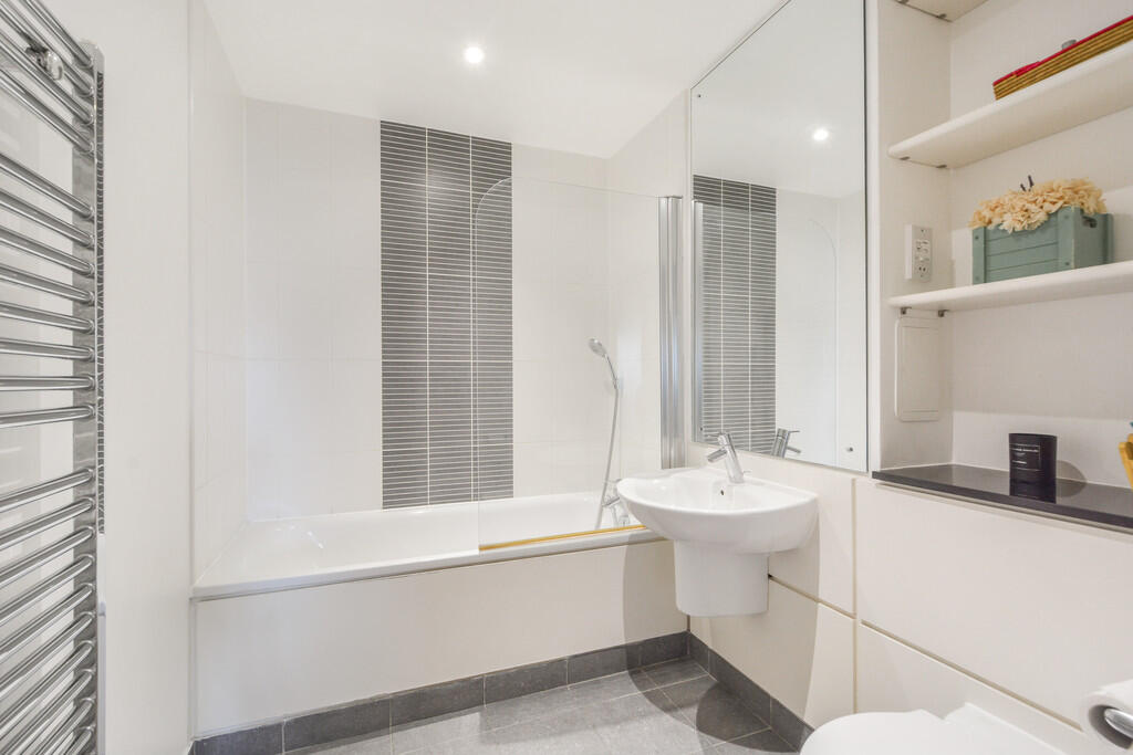 Apartment in London - More