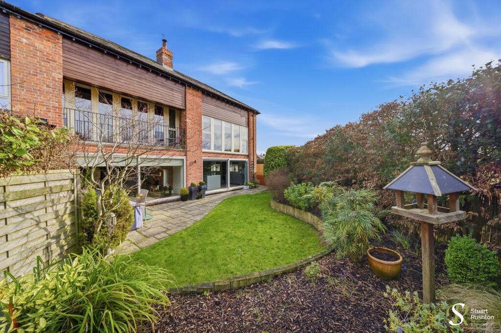 Main image of property: Noon Sun Farm, Noahs Ark Lane, WA16