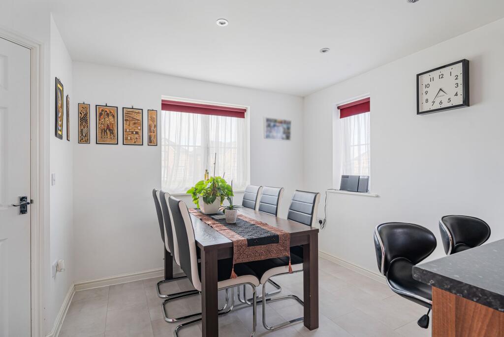 Teo Close, Swindon, SN25 photo 4