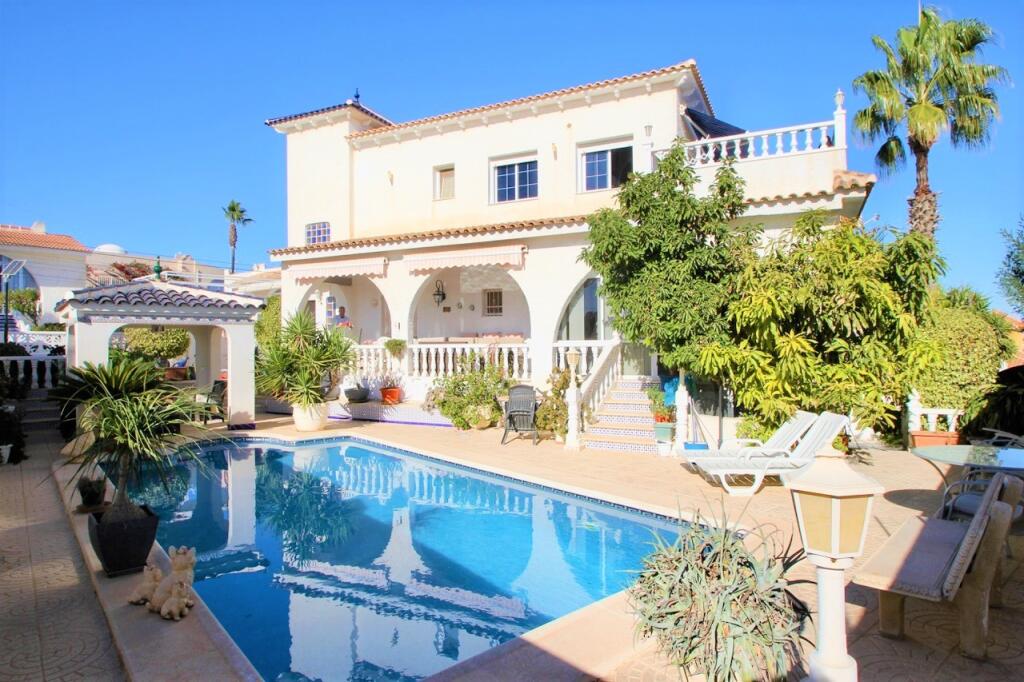 Main image of property: Valencia, Alicante, Villamartin