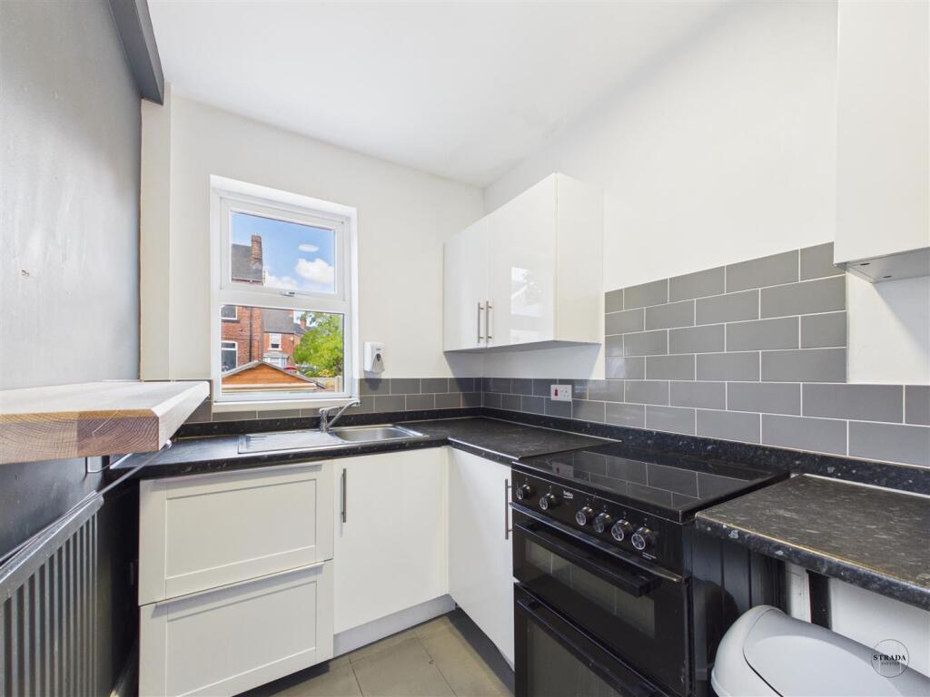 House in Chesterfield, Derbyshire - View 4