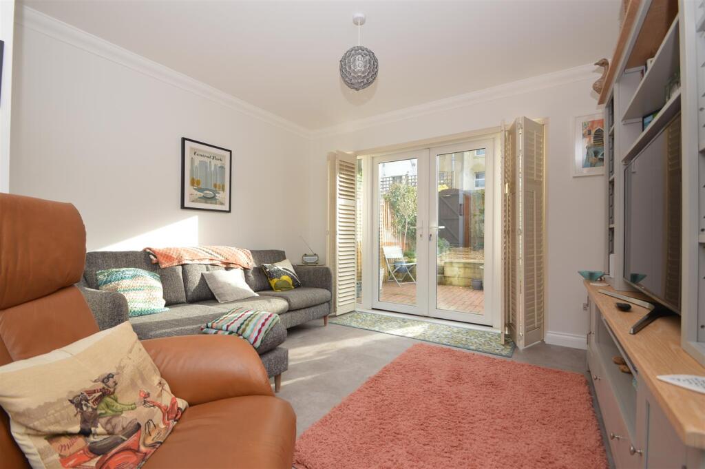 House in Ryde, Oakfield - View 2