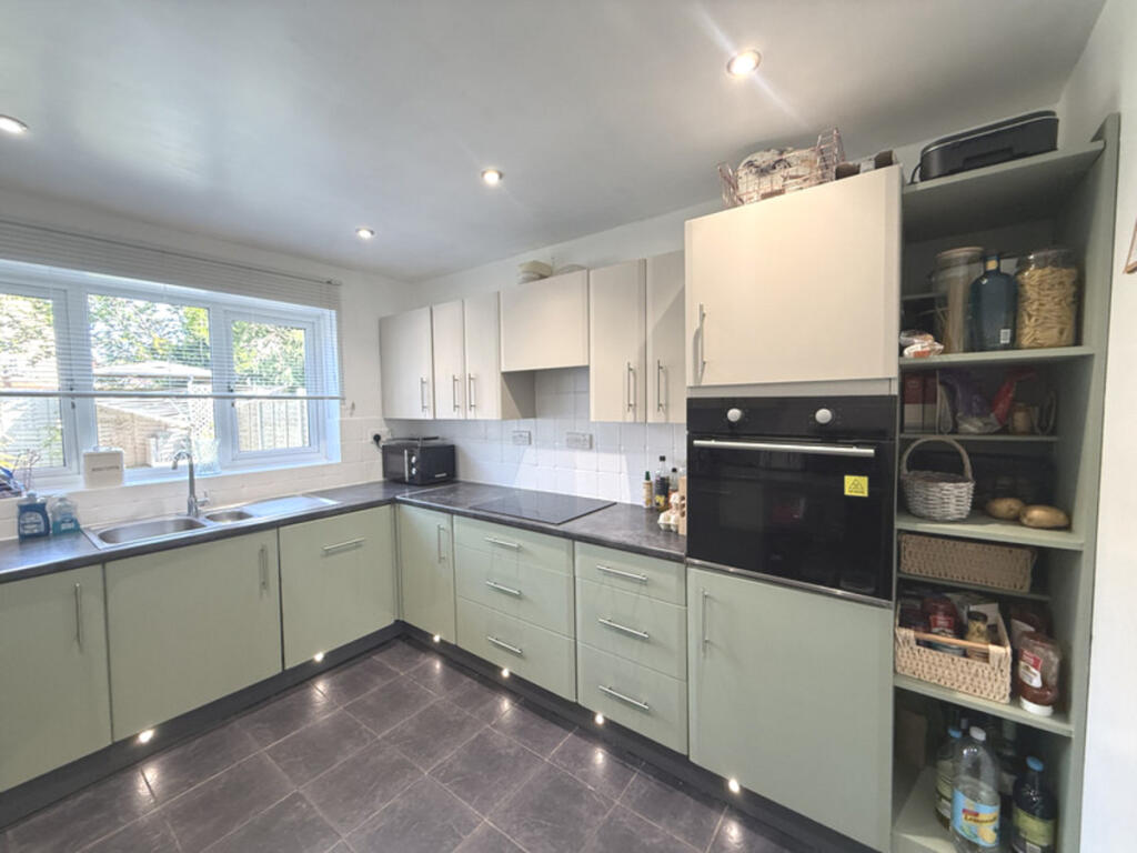 House in Bristol, Bradley Stoke - More