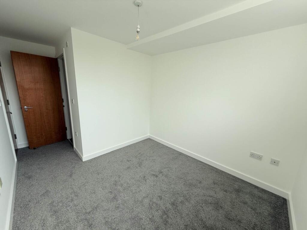 Apartment in Knowsley, Kirkby - More