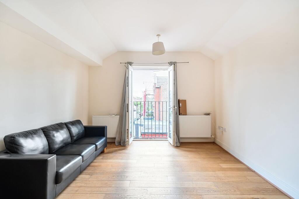 Apartment in London - View 5