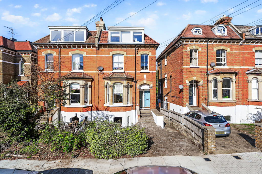 Apartment in London - More