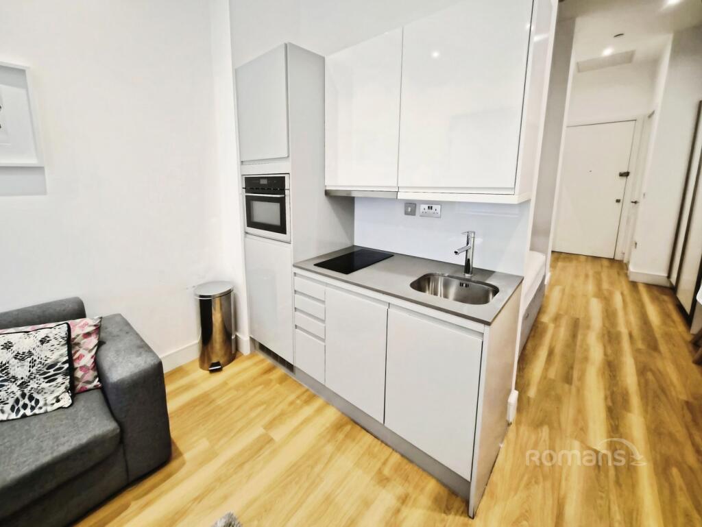 Apartment in Slough - View 5