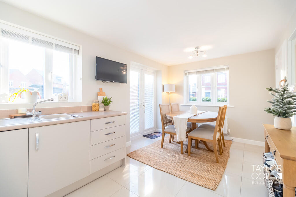 Meadow Way, Tamworth - View 6