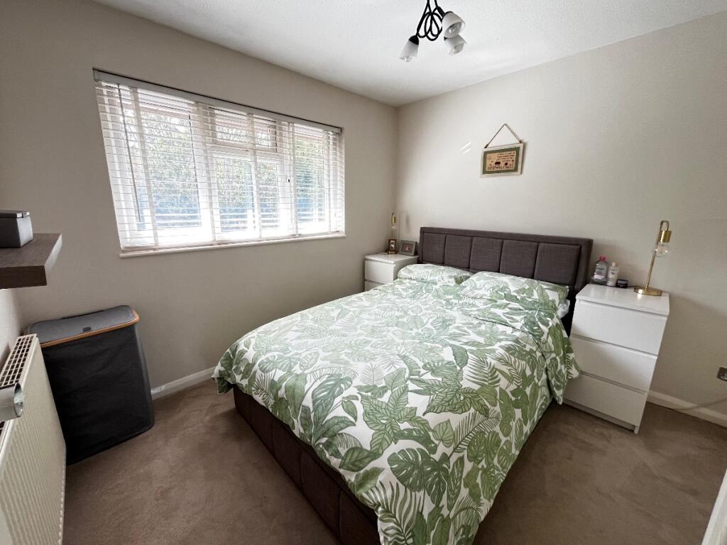 Apartment in London, Harold Wood - View 5