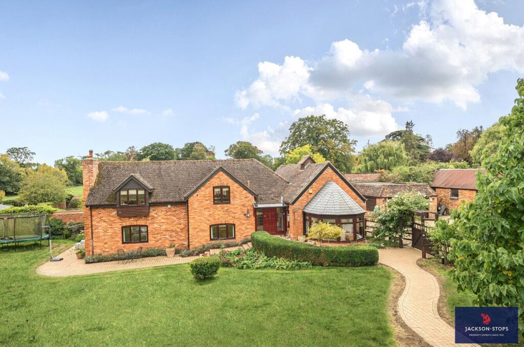 4-bed detached on Pound Lane, North Crawley, Newport Pagnell, Buckinghamshire, MK16, £1,100,000