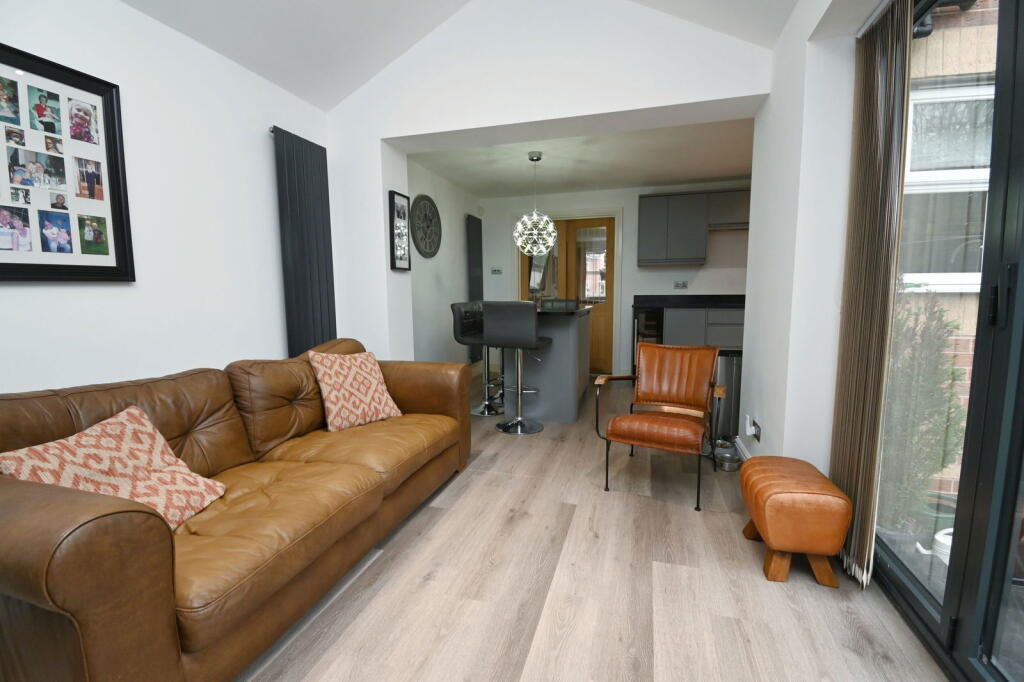 Alford Close, Barnsley, S75 2SB photo 3