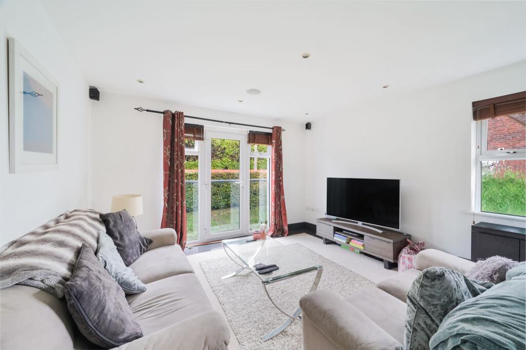 Apartment in Reigate and Banstead, Surrey - View 2