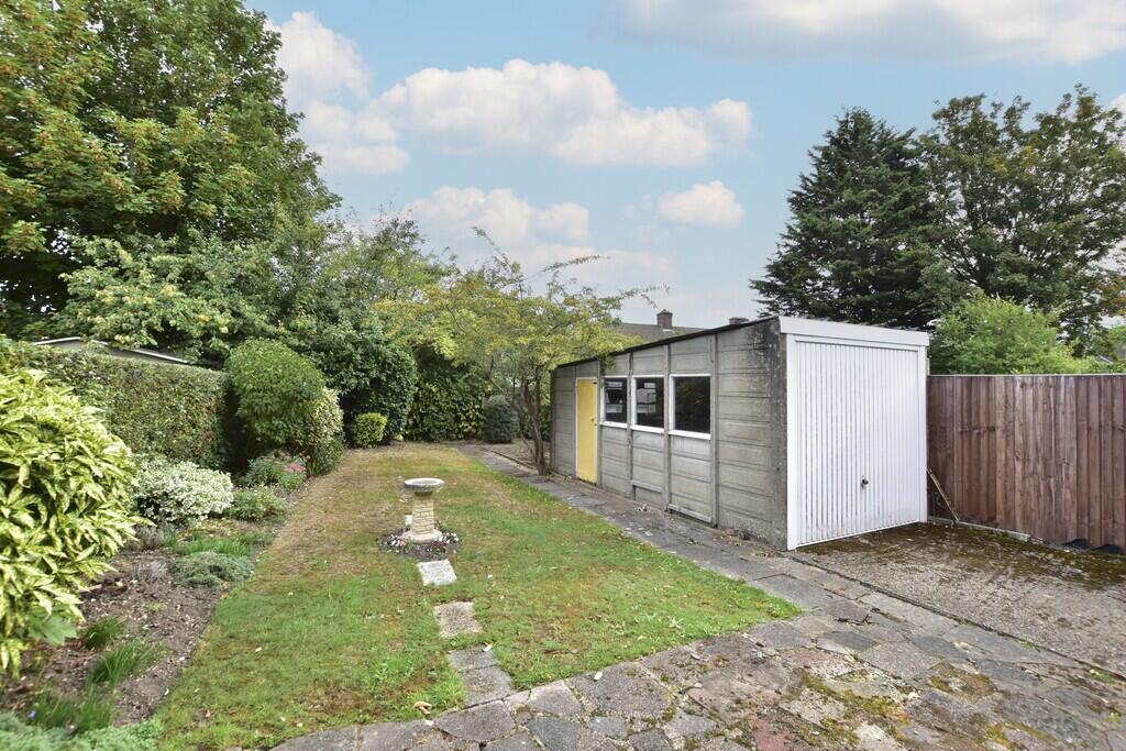 House in Watford, Hertfordshire - More