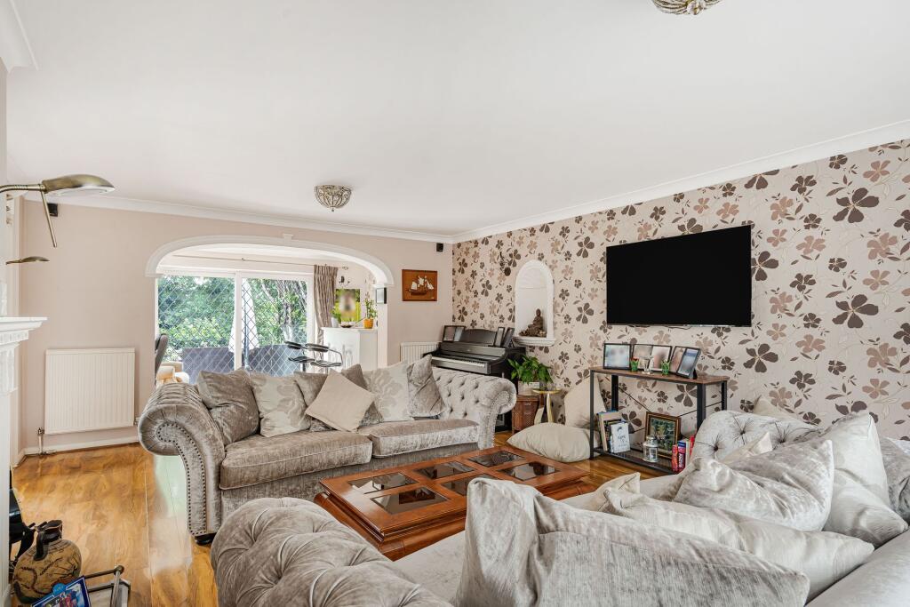 House in Tadworth, Kingswood - View 2