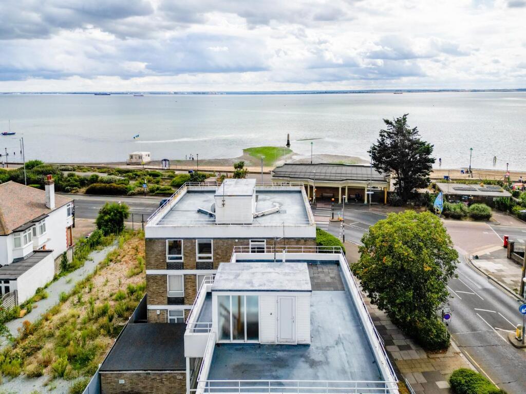 Apartment in Southend-on-Sea, Westcliff-on-Sea - View 4