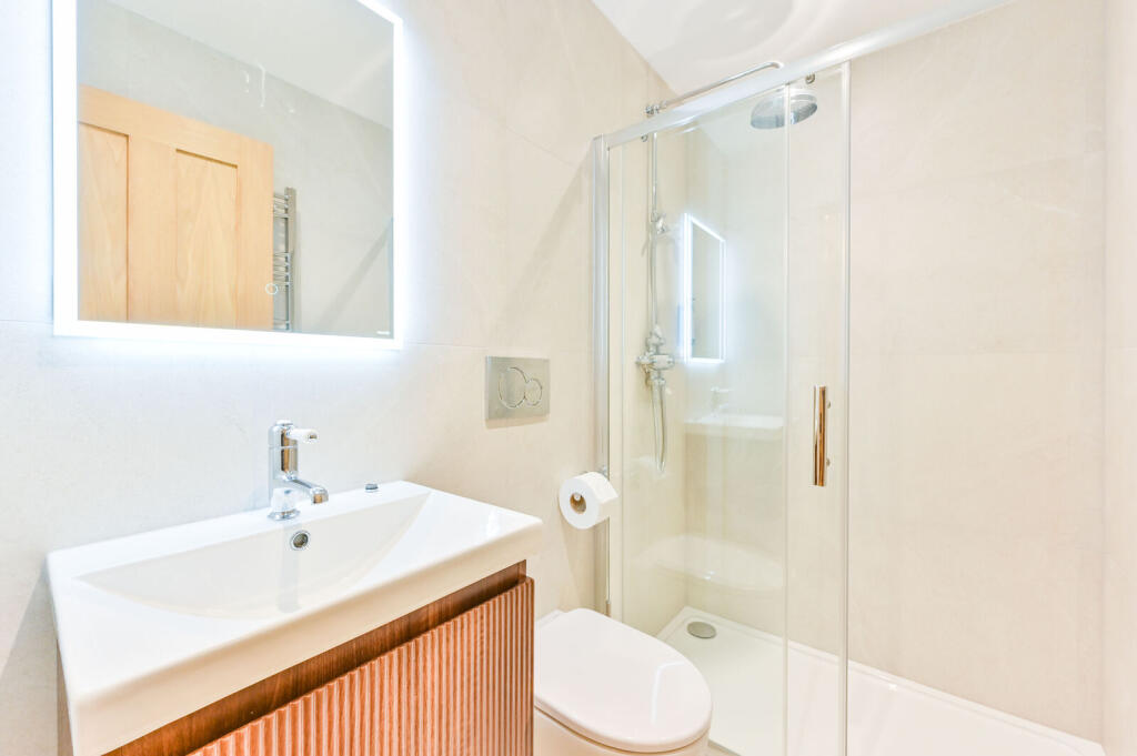 Apartment in London - View 5