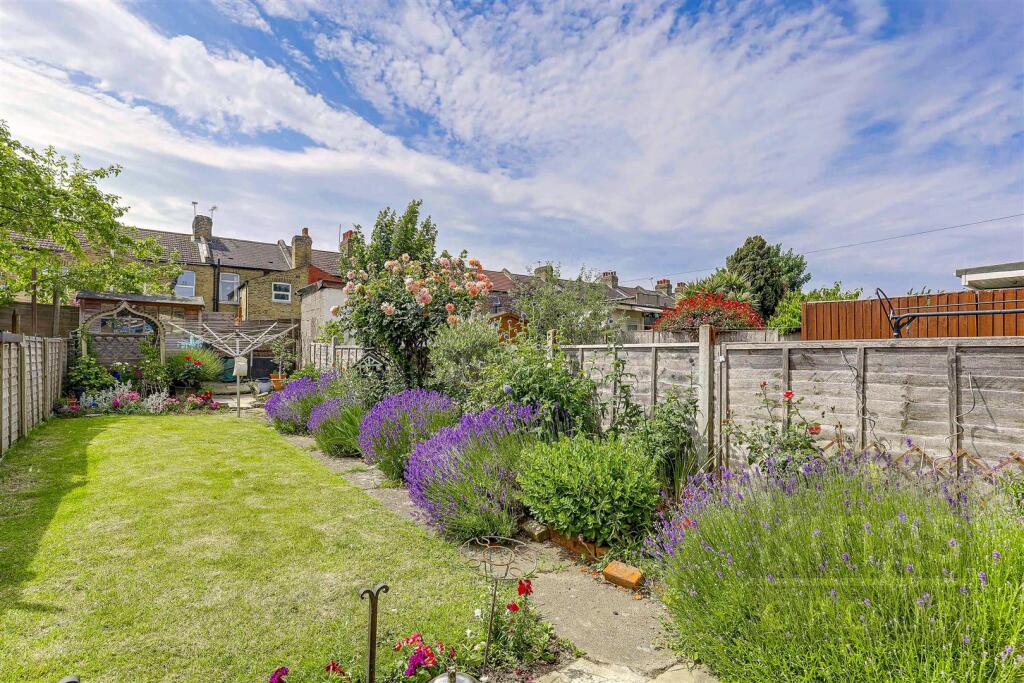 House in London - View 2