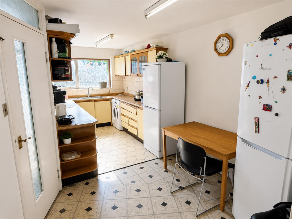 St. Helen Close, Uxbridge - View 2