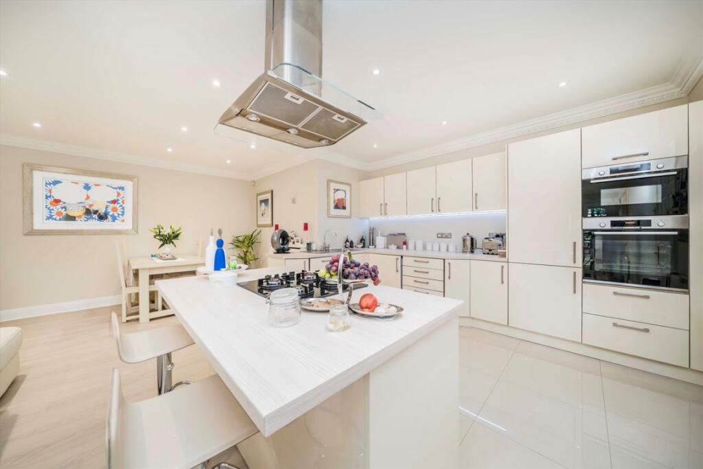 Apartment in Kingston upon Thames - View 2